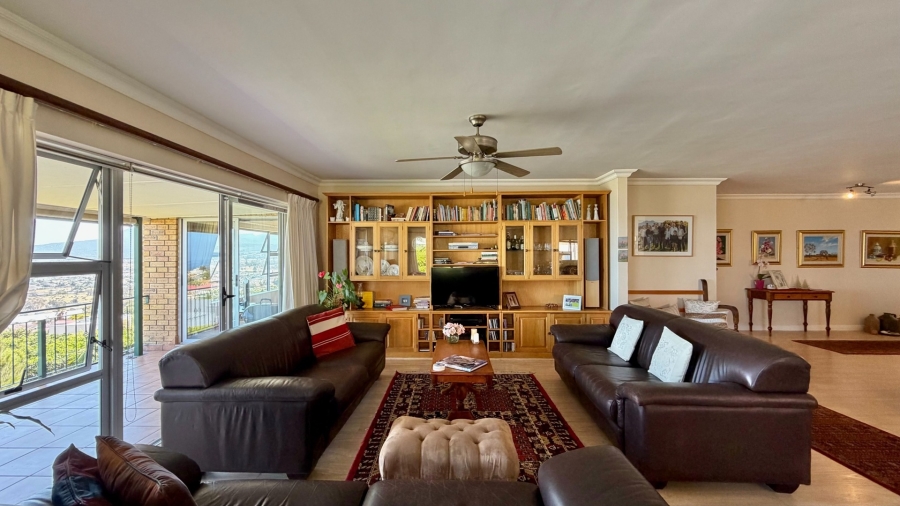 5 Bedroom Property for Sale in Mountainside Western Cape